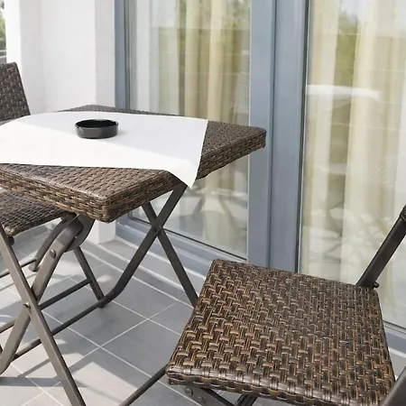 Luxury In Sunny With Pool, 5 Mins Walk To Apartman *