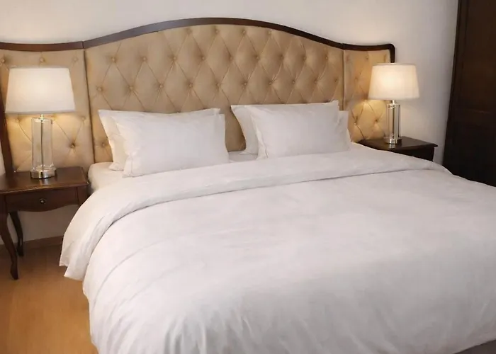 Apartman Luxury In Sunny With Pool, 5 Mins Walk To